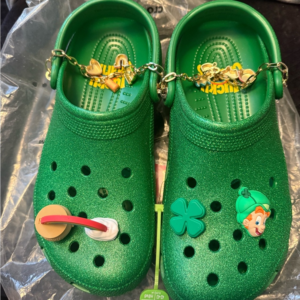 NEW Crocs Lucky Charms Classic Clog #209444-310 w/Charms Men 9 / Women 11